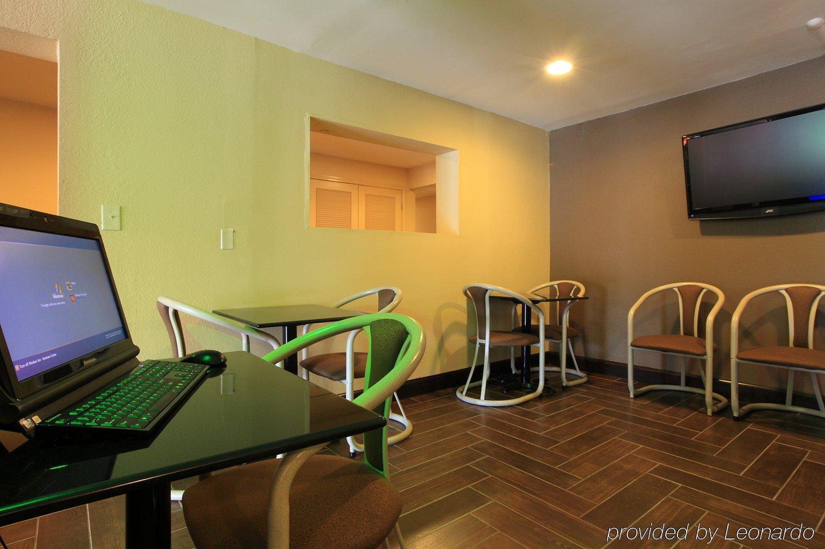 Red Roof Inn Raleigh North-Crabtree Mall-Lenovo Center Номер фото