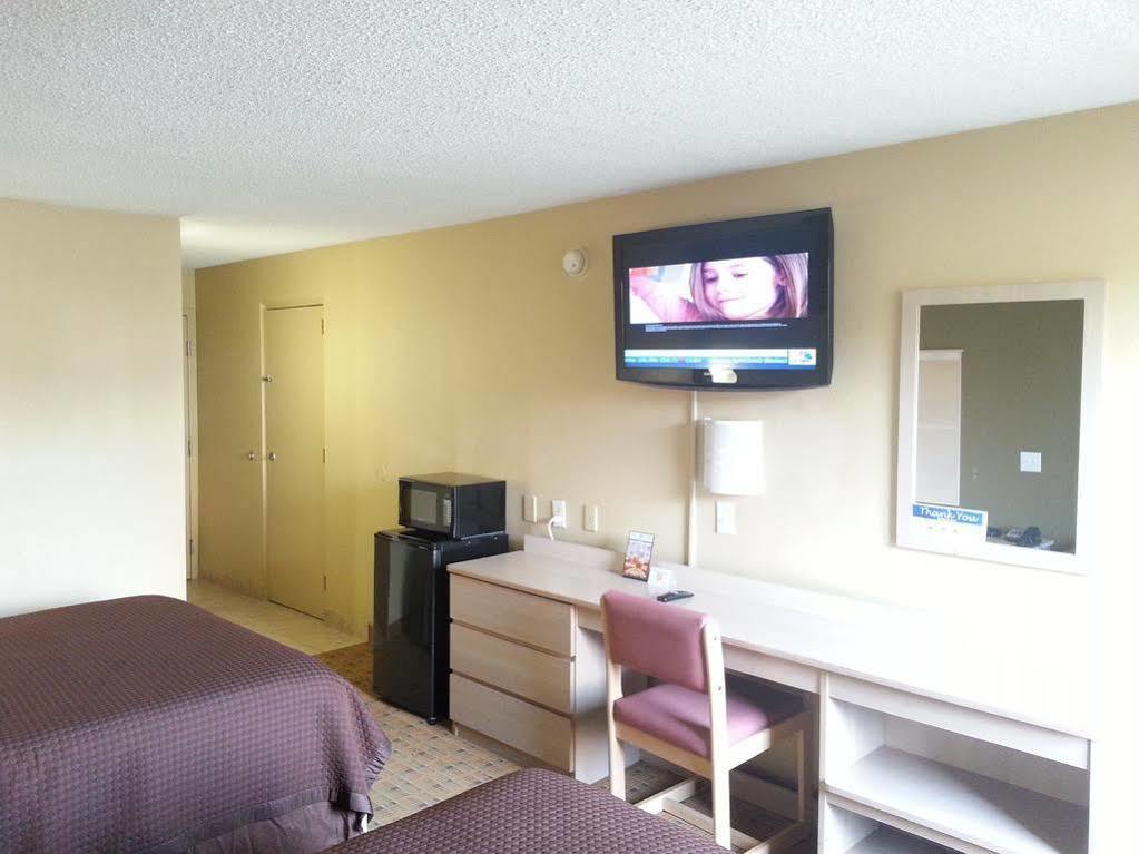 Red Roof Inn Raleigh North-Crabtree Mall-Lenovo Center Екстер'єр фото