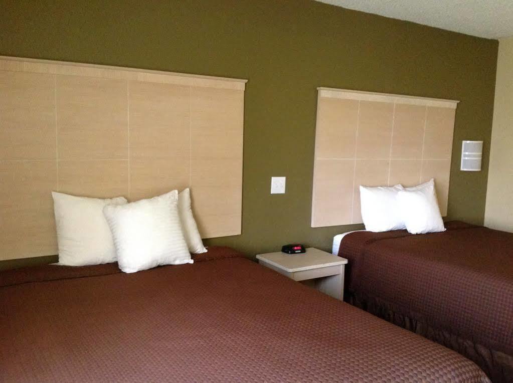 Red Roof Inn Raleigh North-Crabtree Mall-Lenovo Center Екстер'єр фото